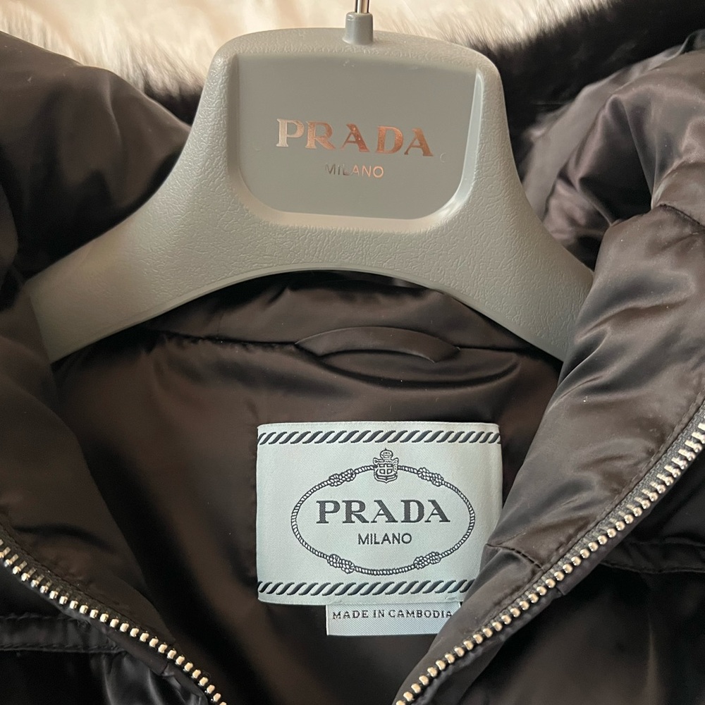 NWT Prada Puffer with belt in Navy with Black fur collar - Picture 5 of 8
